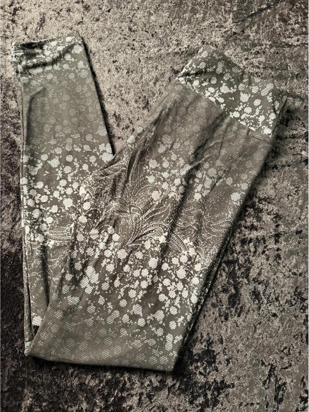 LuLaRoe One Size OS Leggings Floral Medallion Black Gray Soft High Rise NWOT